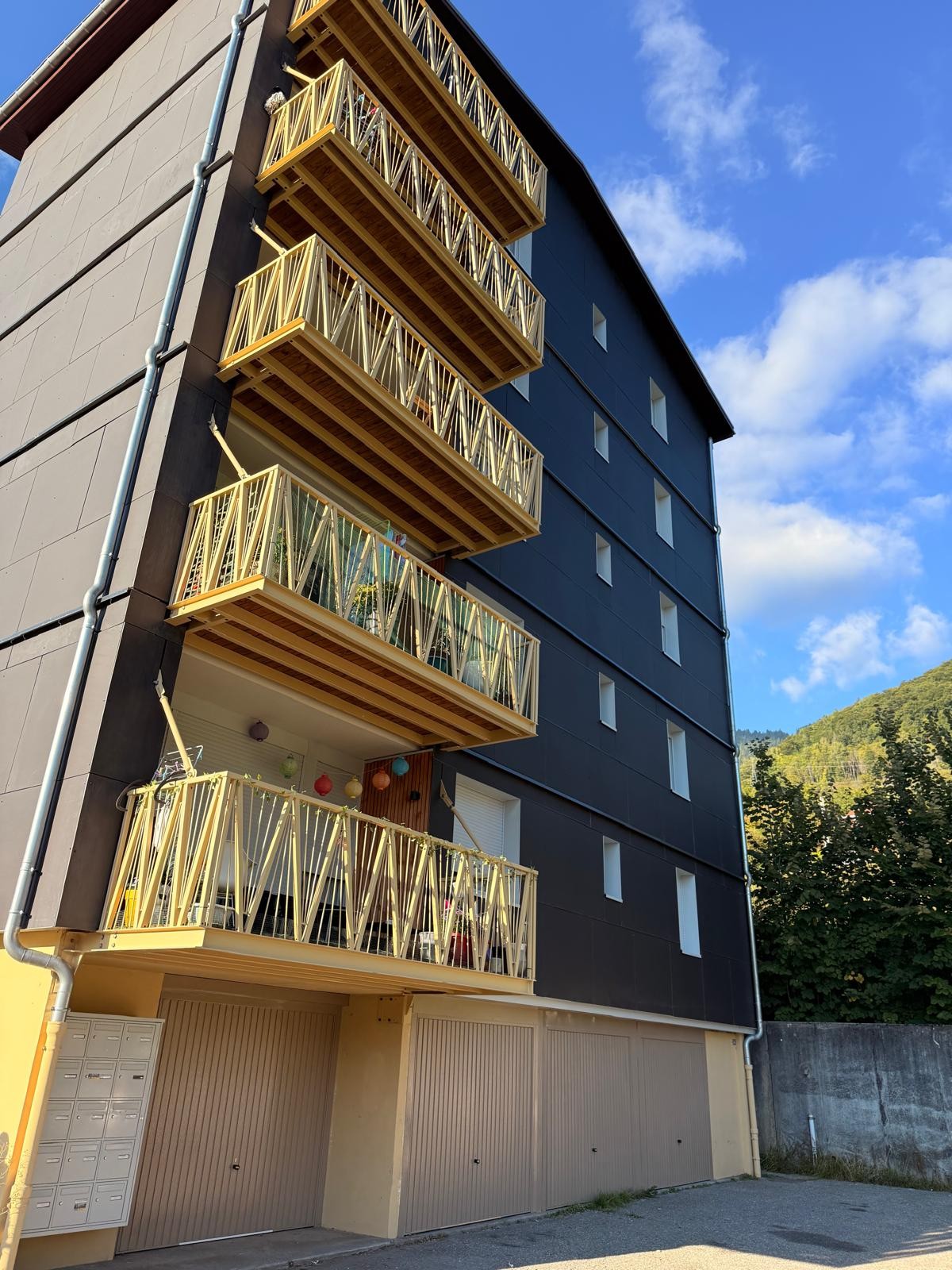 Résidence Le Clos à Ugine, façades et ITE réalisées par Avantages Eco Energie